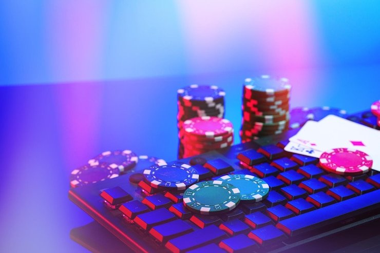Perbandingan antarmuka aplikasi Android pyramid slot dan versi browser iOS menampilkan pasar kasino live